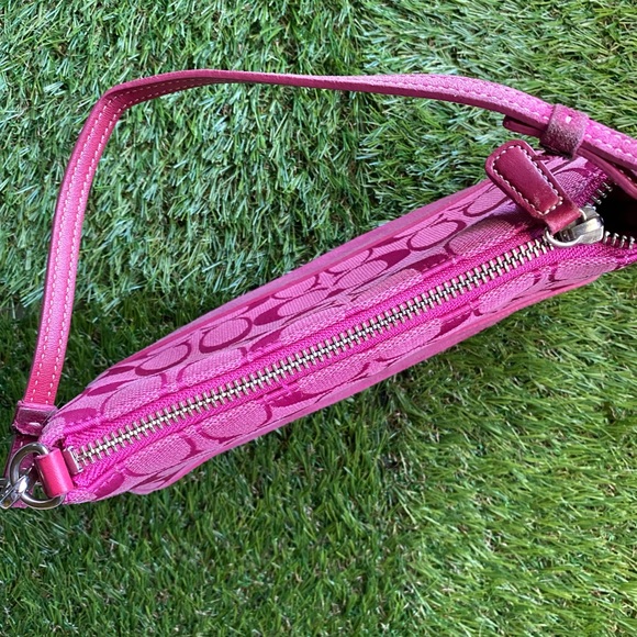 Pink Coach demi purse - Picture 9 of 17